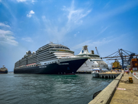 Photo from Susan's Story, the Nieuw Amsterdam in port in Aruba