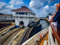 Photo from Susan's Story, the Nieuw Amsterdam in the Balboa locks of the Panama Canal