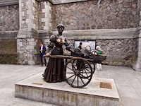 Susan's Story, Bronze statue of the tart with the cart, Molly Malone, in Dublin